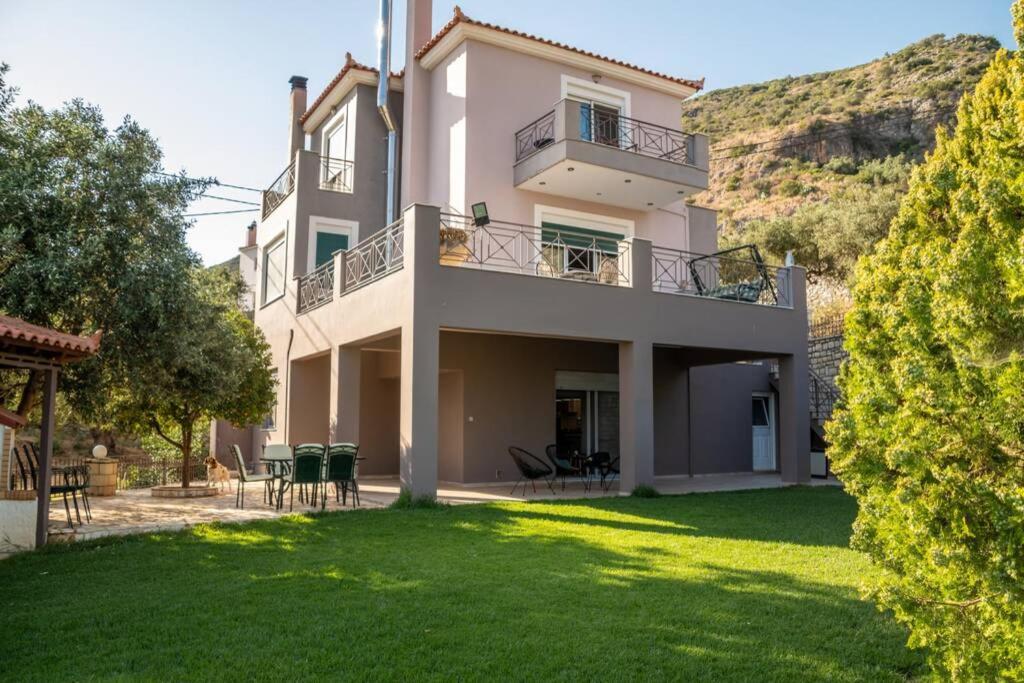 Akrivi'S House In Kalamata Extérieur photo
